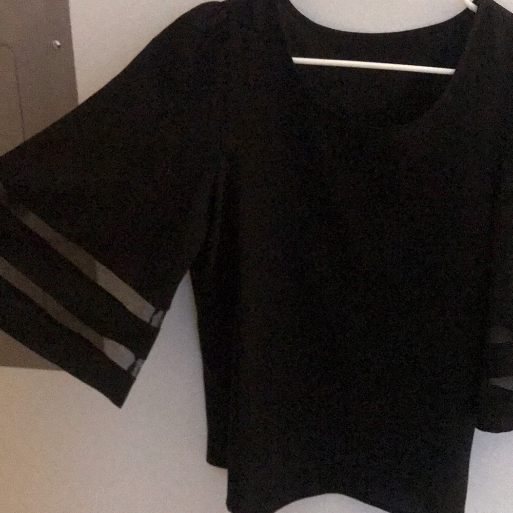 Oversized mesh sleeved blouse